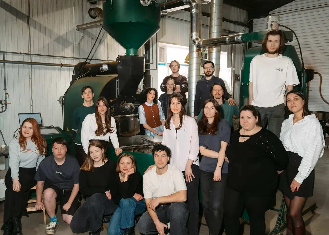 Команда Botanica Coffee Roasters на производстве